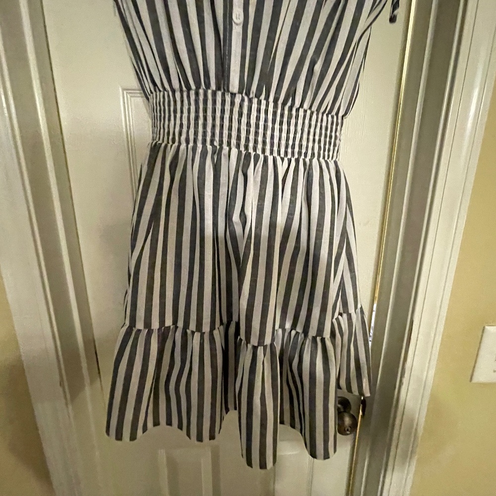 NWOT  Striped Mini Dress Blue White Smocked Waist Size L - Picture 3 of 4